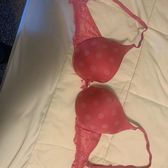 Victoria Secret 32C - Picture 1 of 3